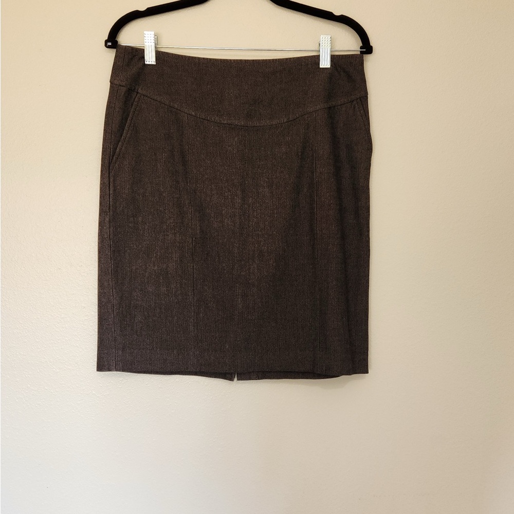 BANANA REPUBLIC Short Dark Gray Skirt In very good Condition.  SIZE 8